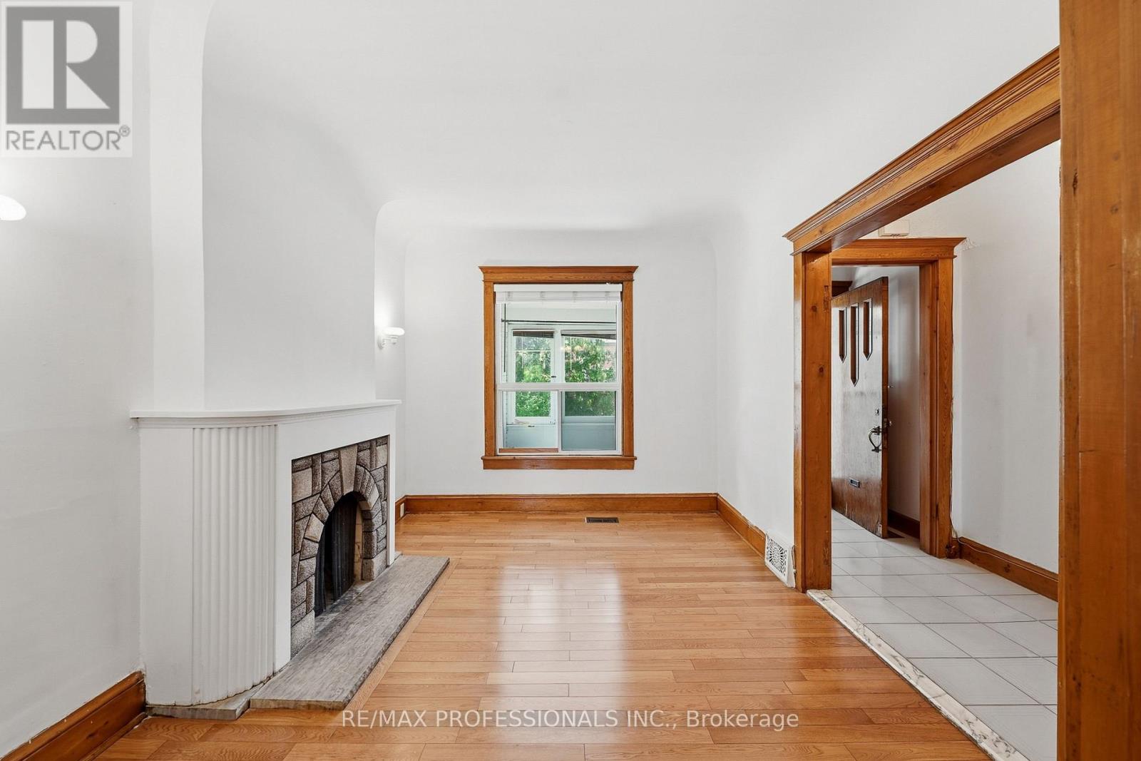 227 Montrose Avenue, Toronto, Ontario  M6G 3G6 - Photo 9 - C13796430