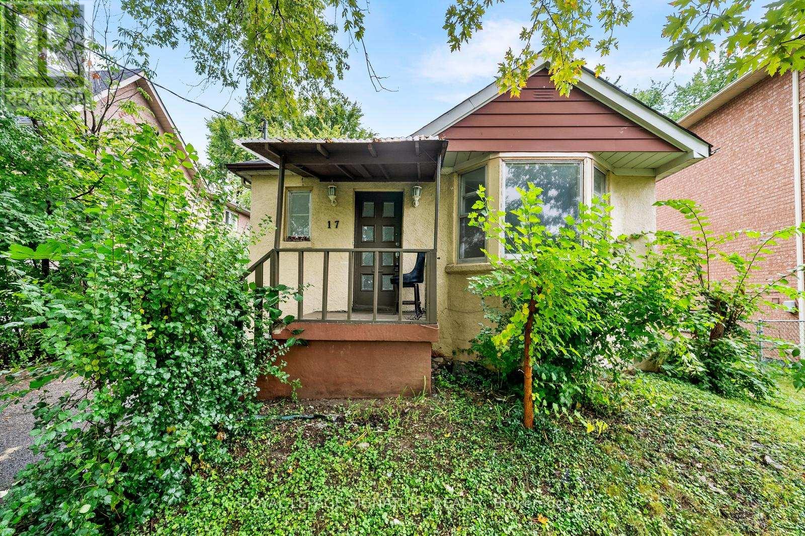 LOWER FLOOR - 17 PLEASANT AVENUE, Toronto, Ontario