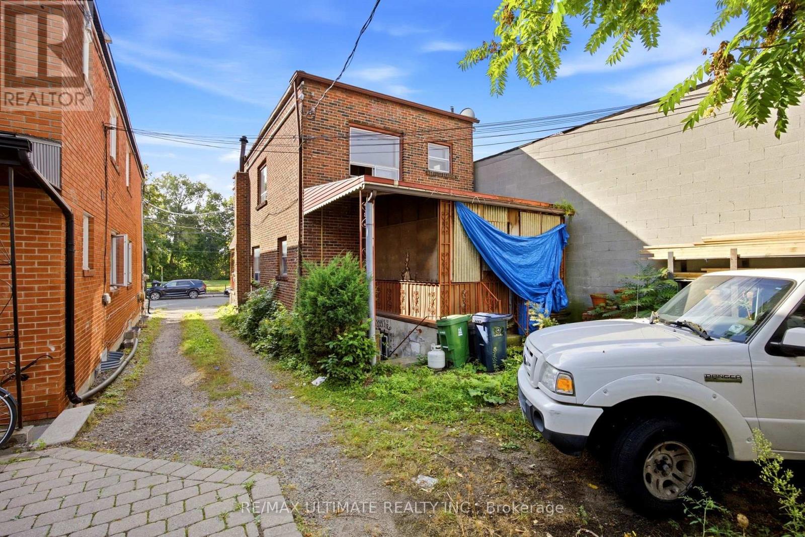 26 Geary Avenue, Toronto, Ontario  M6H 2B4 - Photo 8 - C13796666