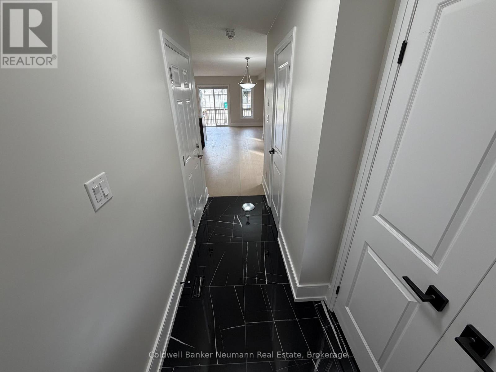 157 South Creek Drive, Kitchener, Ontario  N2P 2N3 - Photo 4 - X13796634
