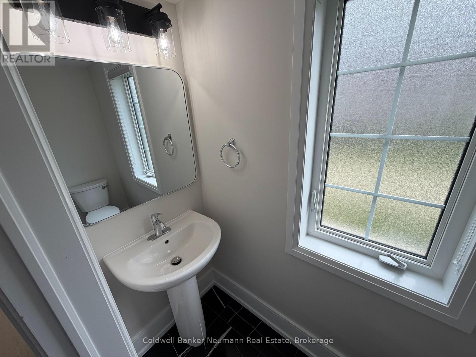 157 South Creek Drive, Kitchener, Ontario  N2P 2N3 - Photo 5 - X13796634