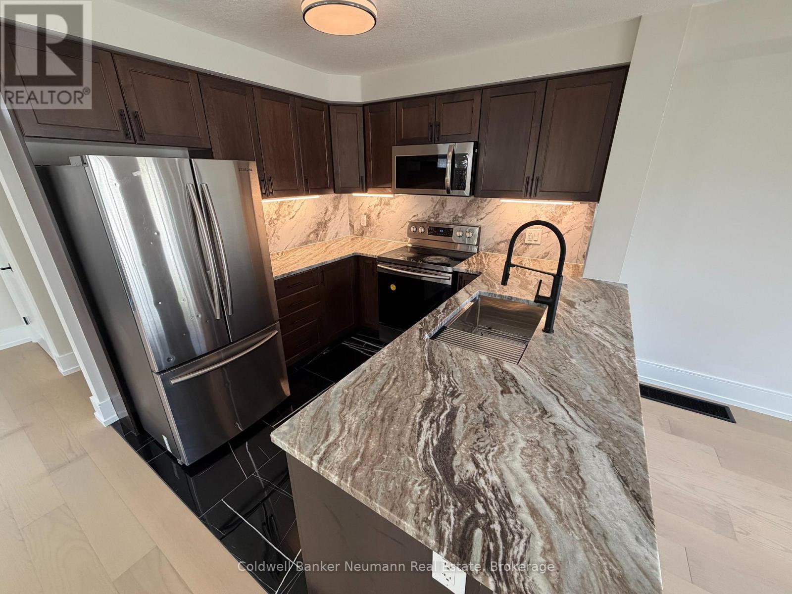 157 South Creek Drive, Kitchener, Ontario  N2P 2N3 - Photo 7 - X13796634