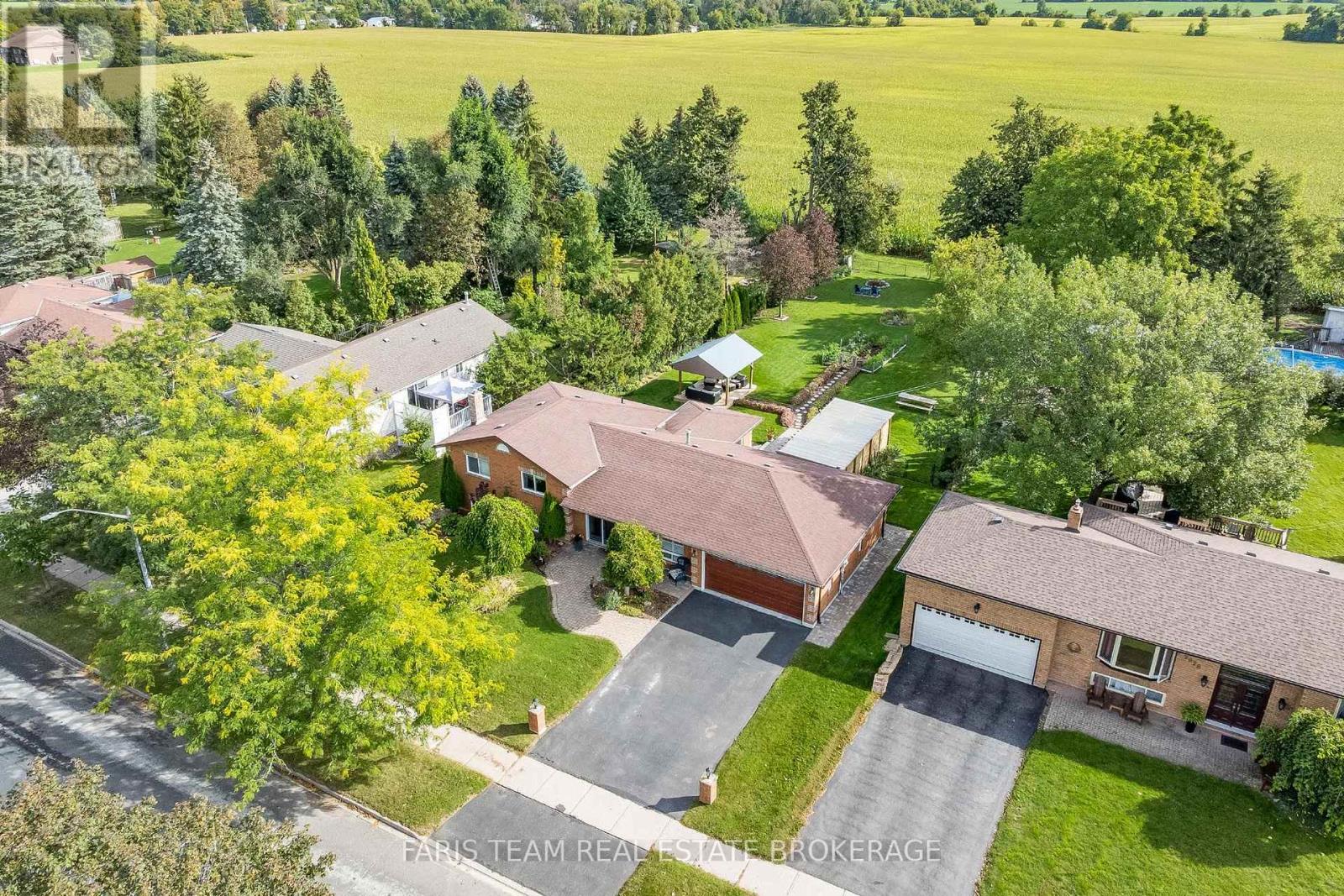 2032 Chantler Street, Innisfil, Ontario  L9S 1B5 - Photo 2 - N13719184