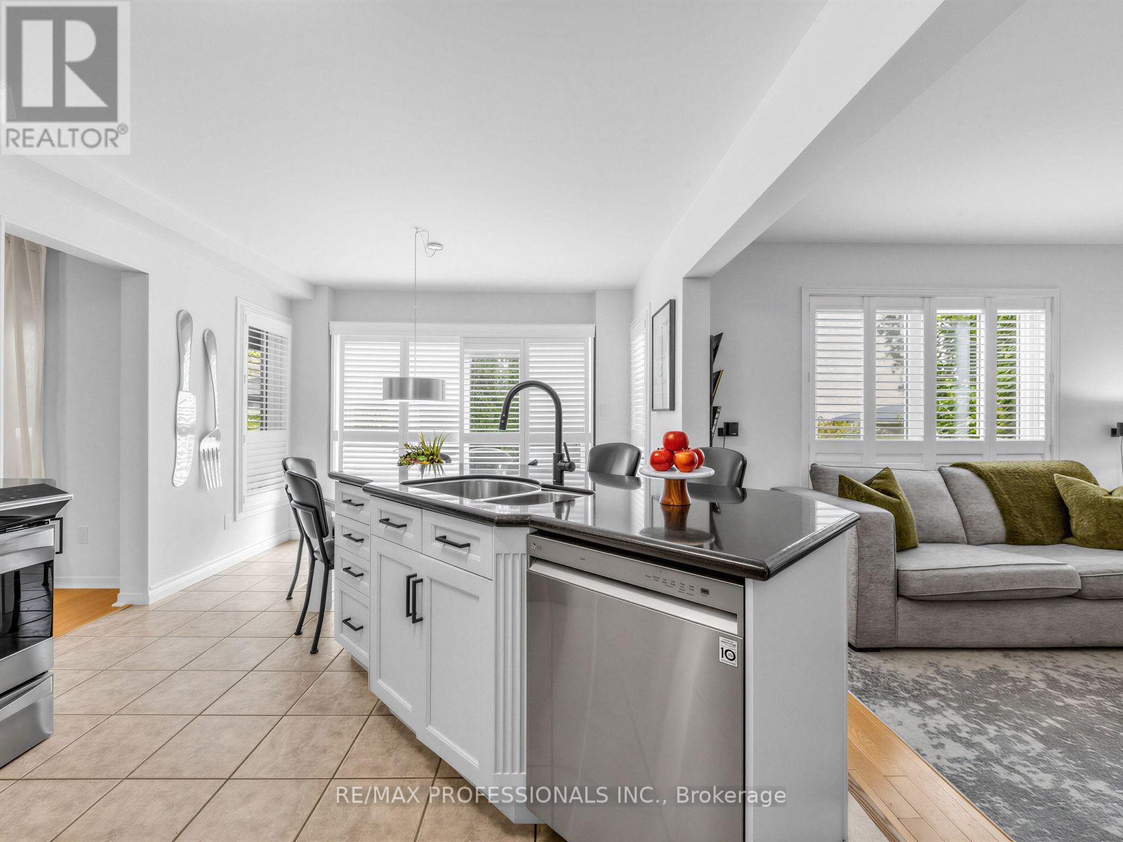 1025 Moorelands Crescent, Pickering, Ontario  L1W 3K3 - Photo 13 - E13796678