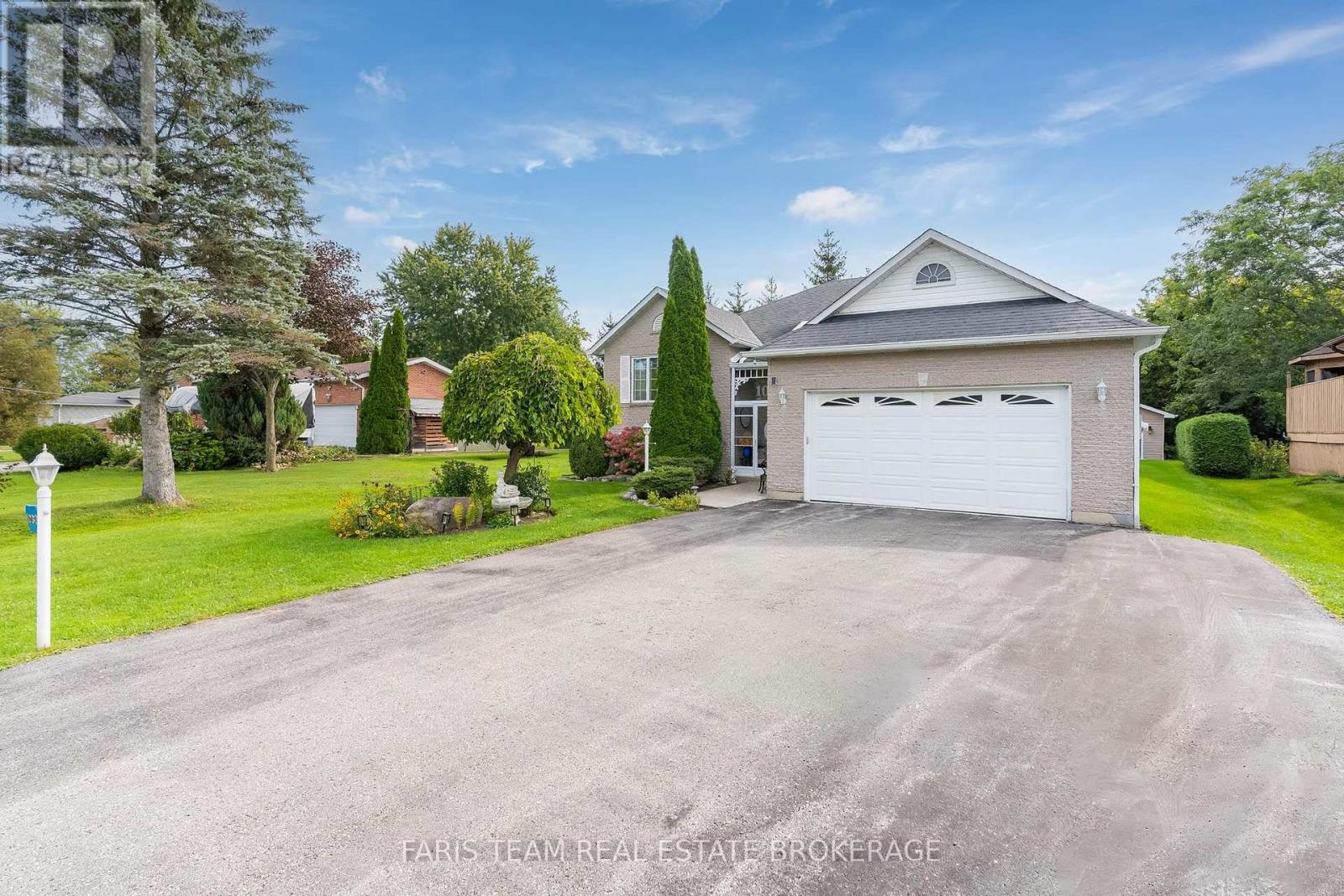 1033 Cameron Street, Innisfil, Ontario  L0L 1C0 - Photo 3 - N13796552