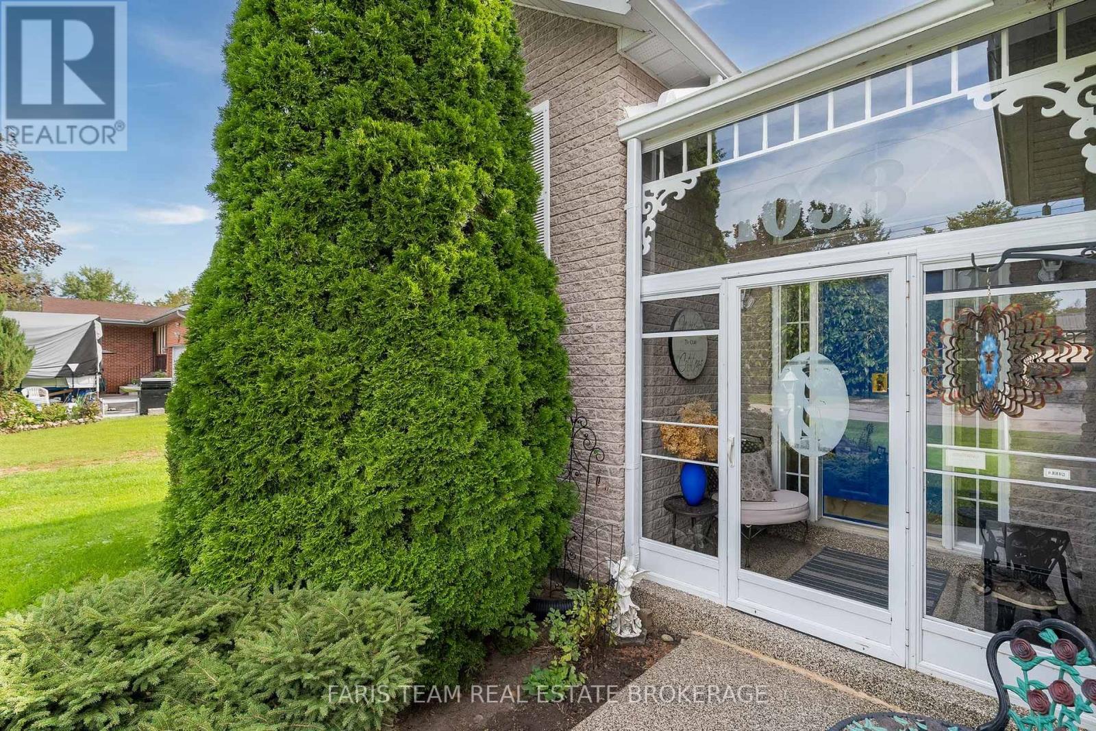 1033 Cameron Street, Innisfil, Ontario  L0L 1C0 - Photo 5 - N13796552