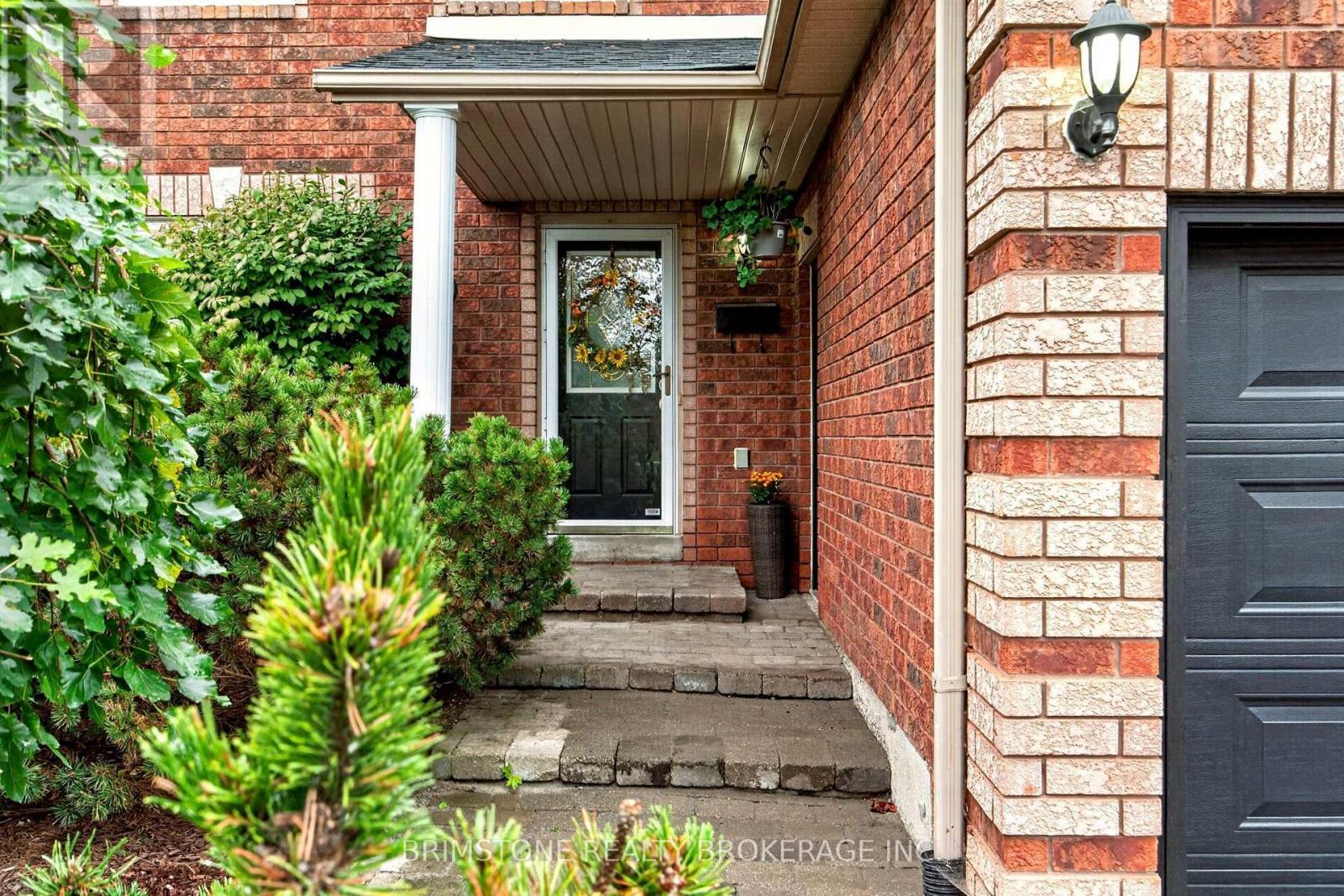 32 Wessenger Drive, Barrie (Holly), Ontario  L4N 8R3 - Photo 2 - S13796468