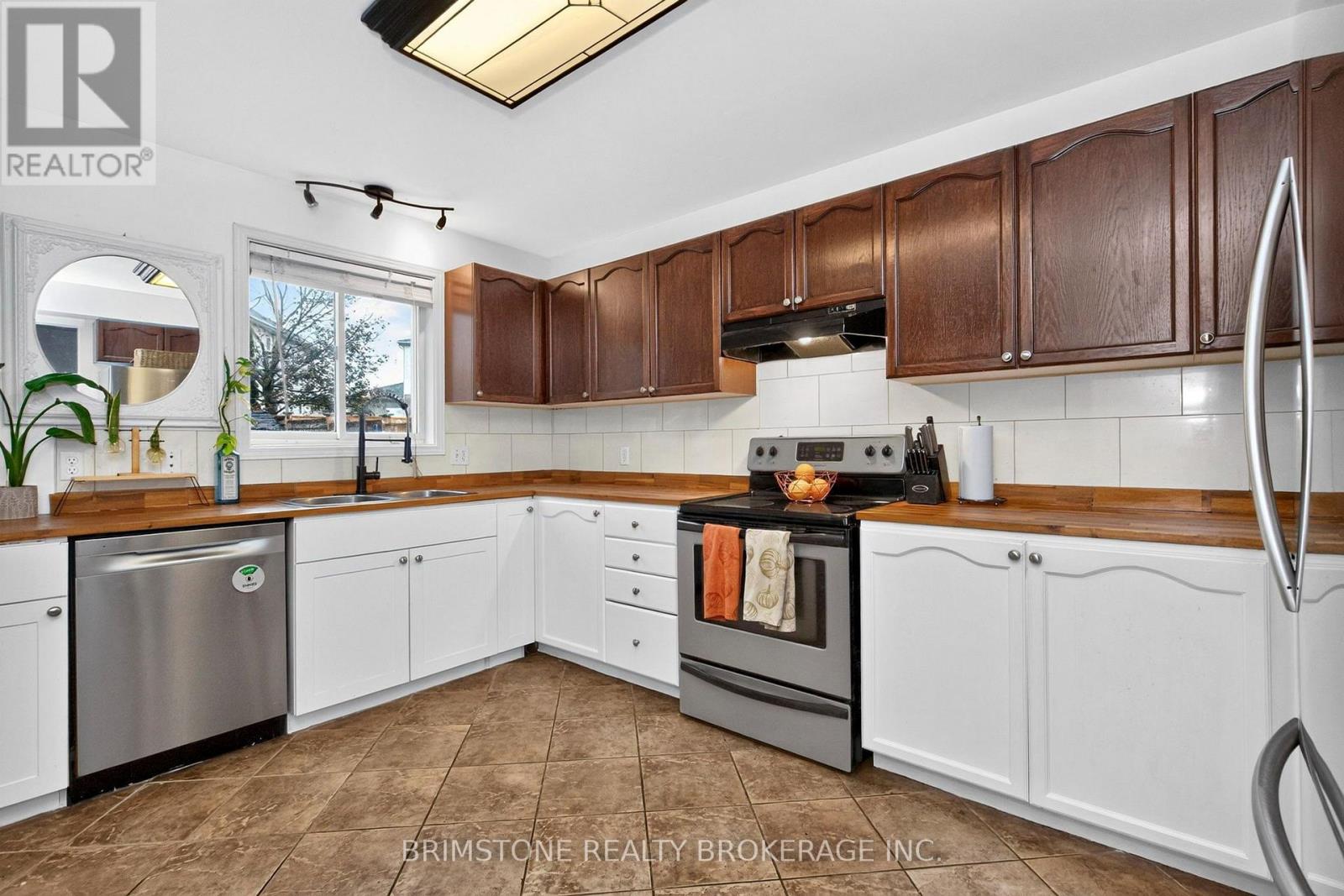 32 Wessenger Drive, Barrie (Holly), Ontario  L4N 8R3 - Photo 7 - S13796468