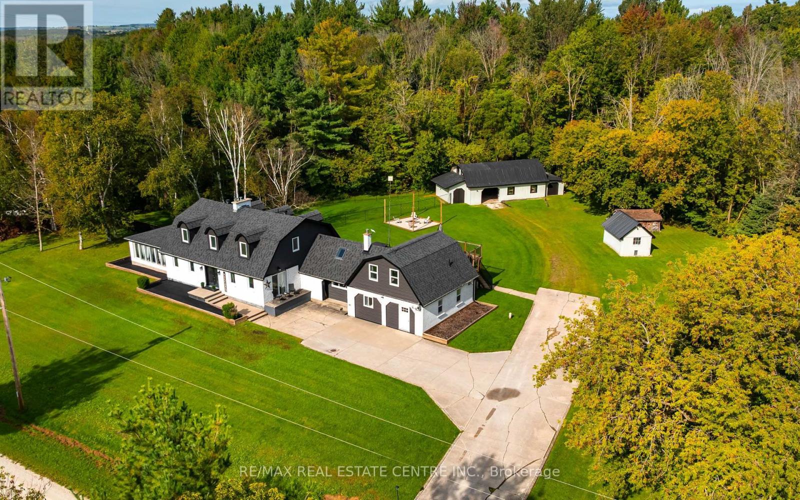 2570 Creemore Avenue, Clearview, Ontario  L0M 1N0 - Photo 1 - S13796472