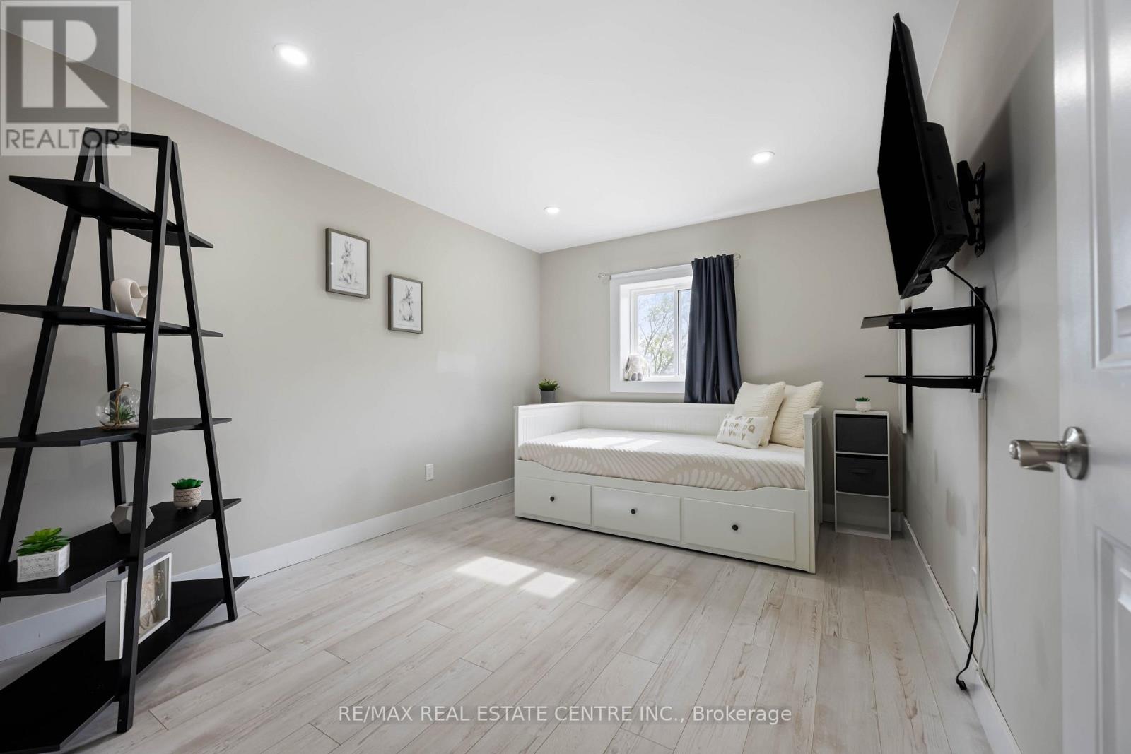 2570 Creemore Avenue, Clearview, Ontario  L0M 1N0 - Photo 31 - S13796472