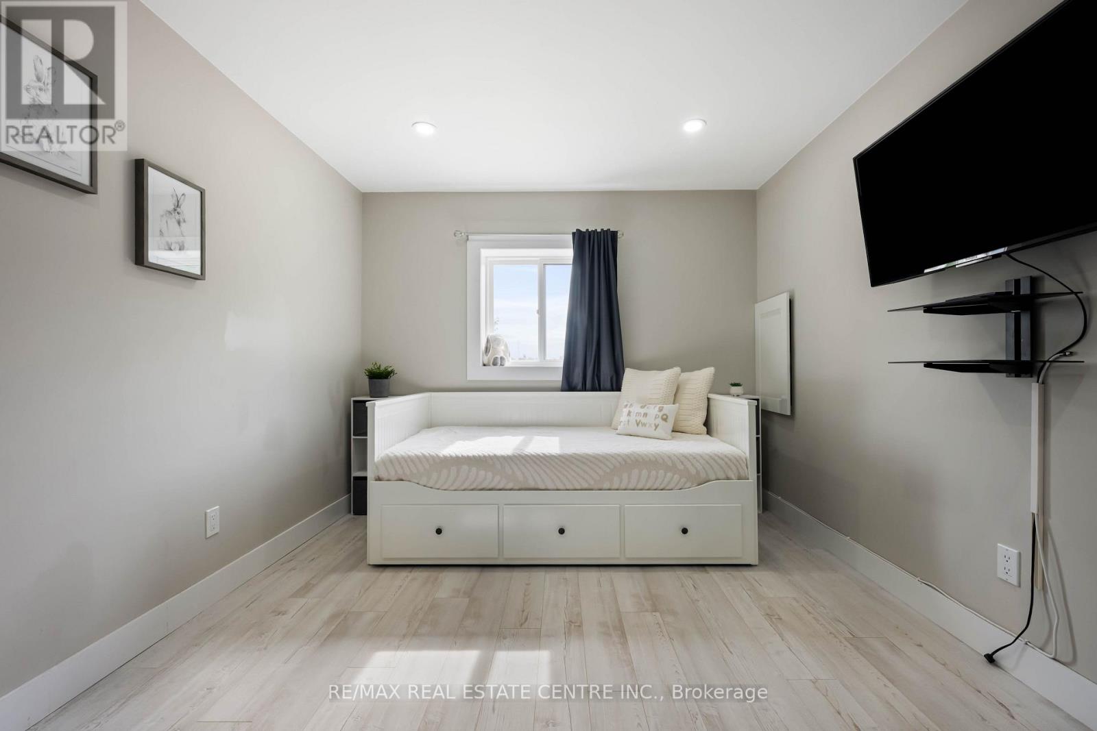 2570 Creemore Avenue, Clearview, Ontario  L0M 1N0 - Photo 32 - S13796472