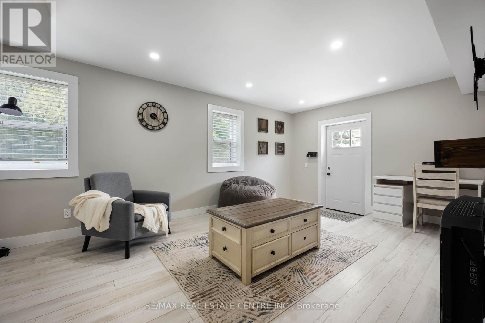 2570 Creemore Avenue, Clearview, Ontario  L0M 1N0 - Photo 33 - S13796472