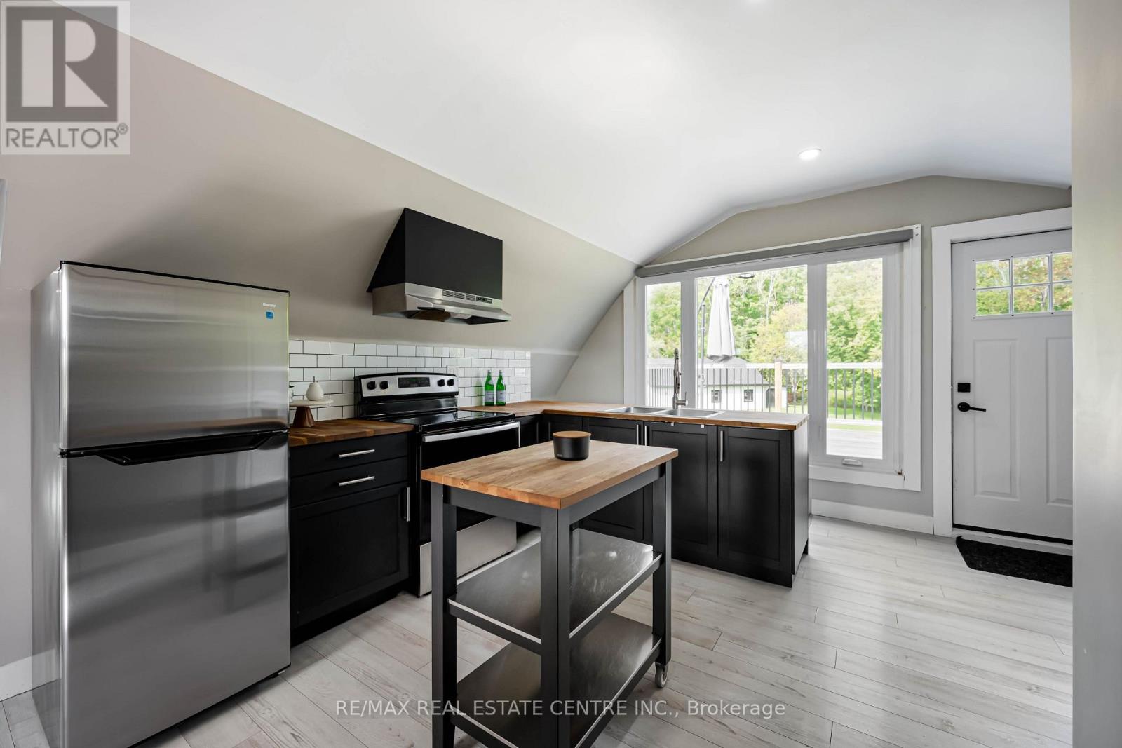 2570 Creemore Avenue, Clearview, Ontario  L0M 1N0 - Photo 36 - S13796472