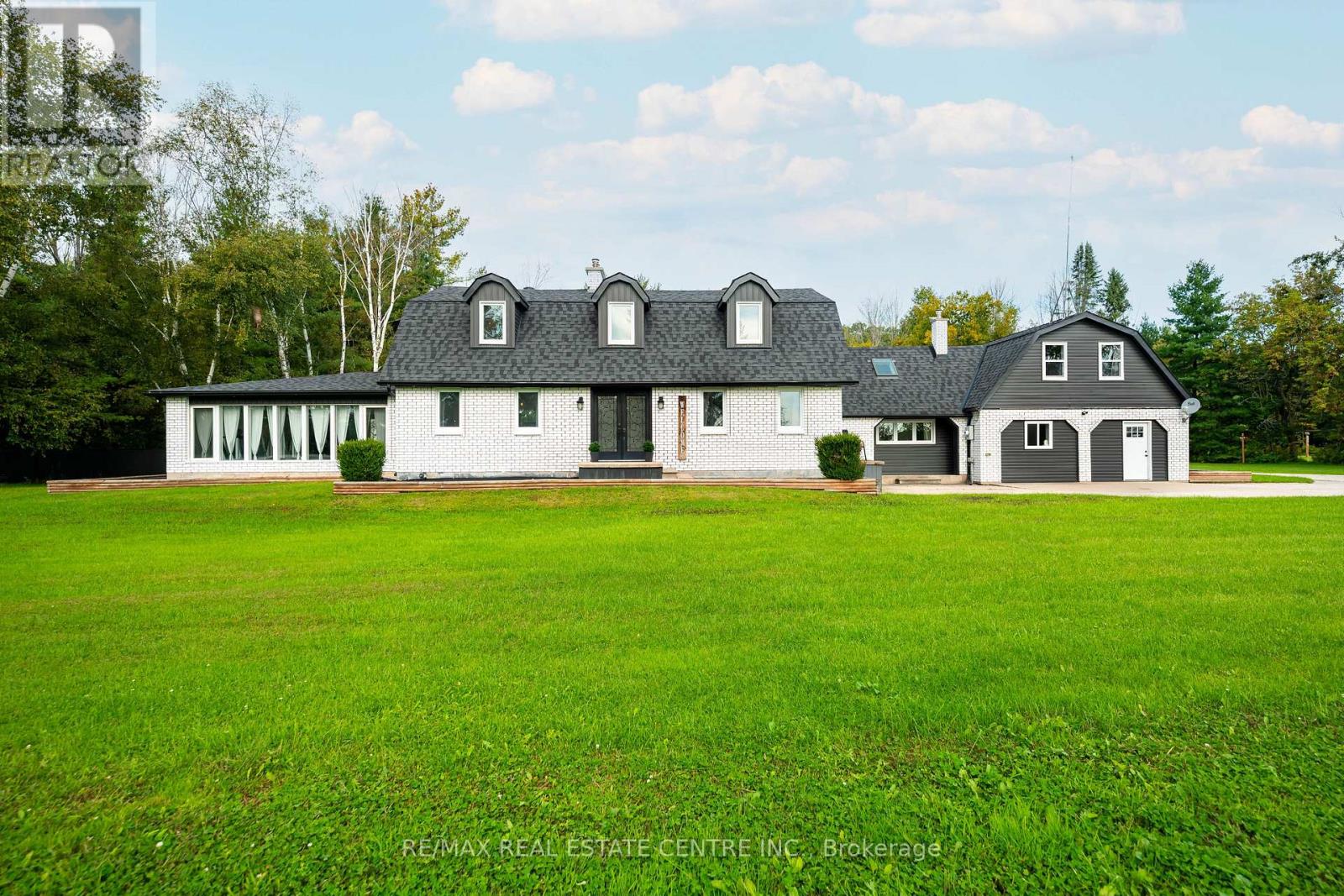 2570 Creemore Avenue, Clearview, Ontario  L0M 1N0 - Photo 4 - S13796472