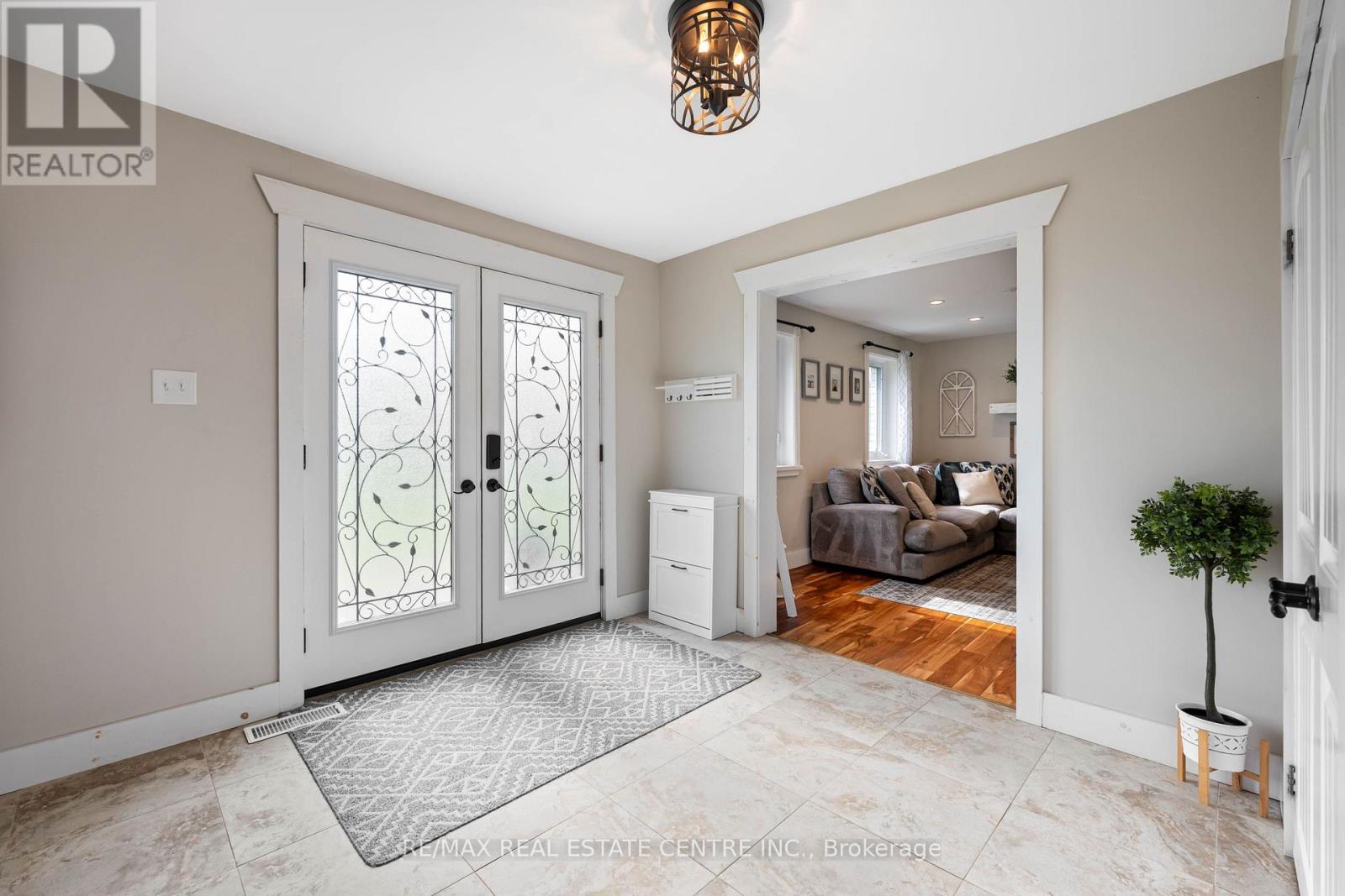 2570 Creemore Avenue, Clearview, Ontario  L0M 1N0 - Photo 5 - S13796472
