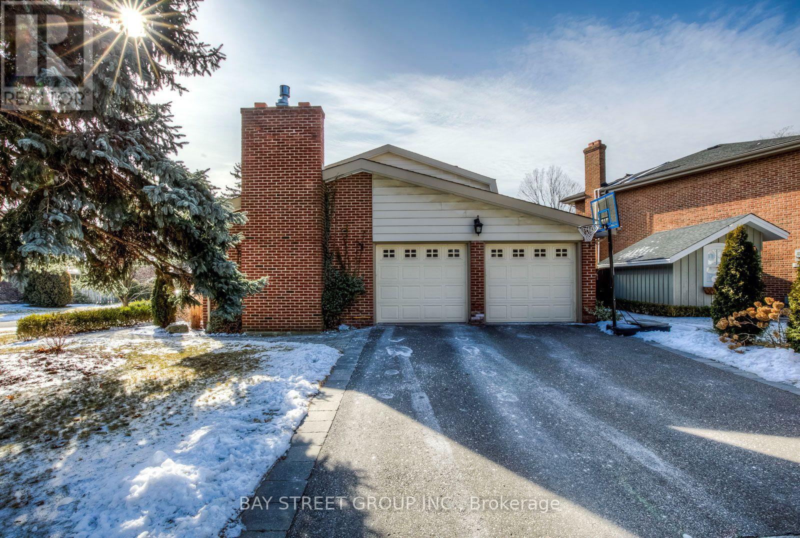 485 Carlton Drive, Oakville, Ontario  L6J 5X2 - Photo 3 - W13796280