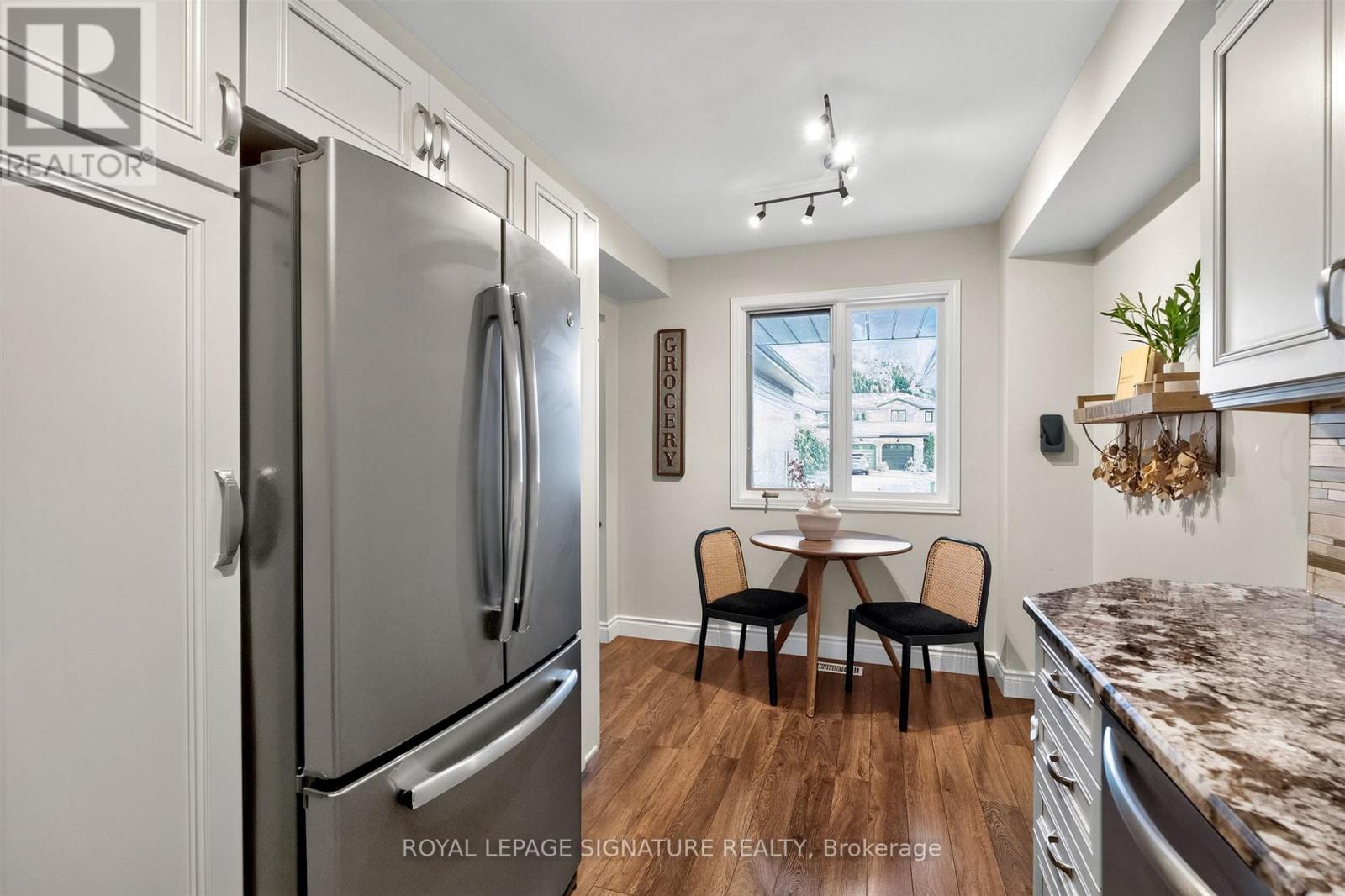 1373 Treeland Street, Burlington, Ontario  L7R 4P4 - Photo 8 - W13796310