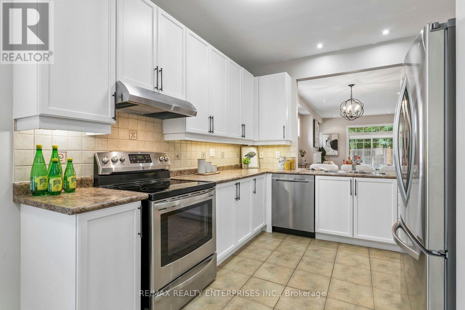 39 - 1633 NORTHMOUNT AVENUE Mississauga (Lakeview) Ontario Canada L5E1Y9 2