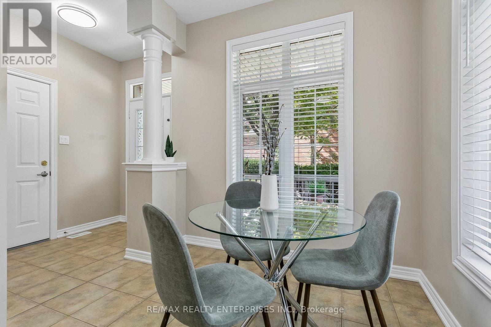 39 - 1633 NORTHMOUNT AVENUE Mississauga (Lakeview) Ontario Canada L5E1Y9 3