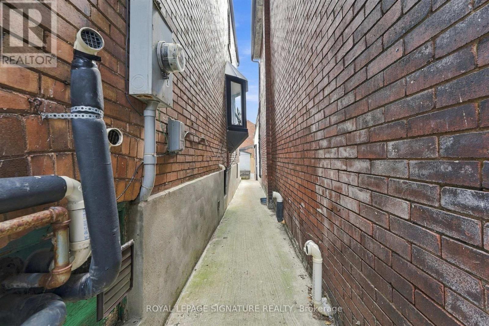 Bsmt - 1945 Davenport Road, Toronto, Ontario  M6N 1C3 - Photo 22 - W13796348
