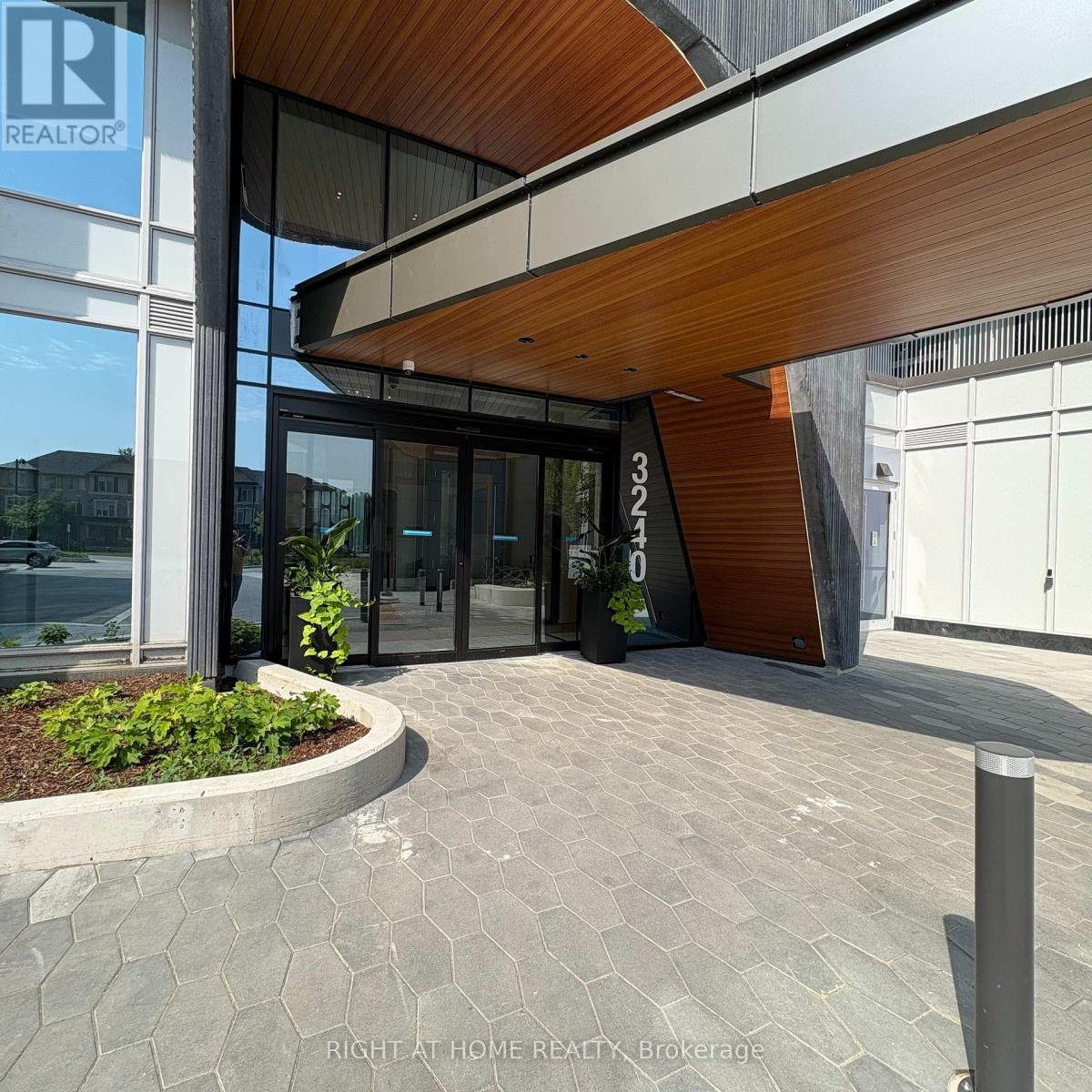 430 - 3240 William Coltson Avenue, Oakville, Ontario  L6X 0X1 - Photo 2 - W13796392