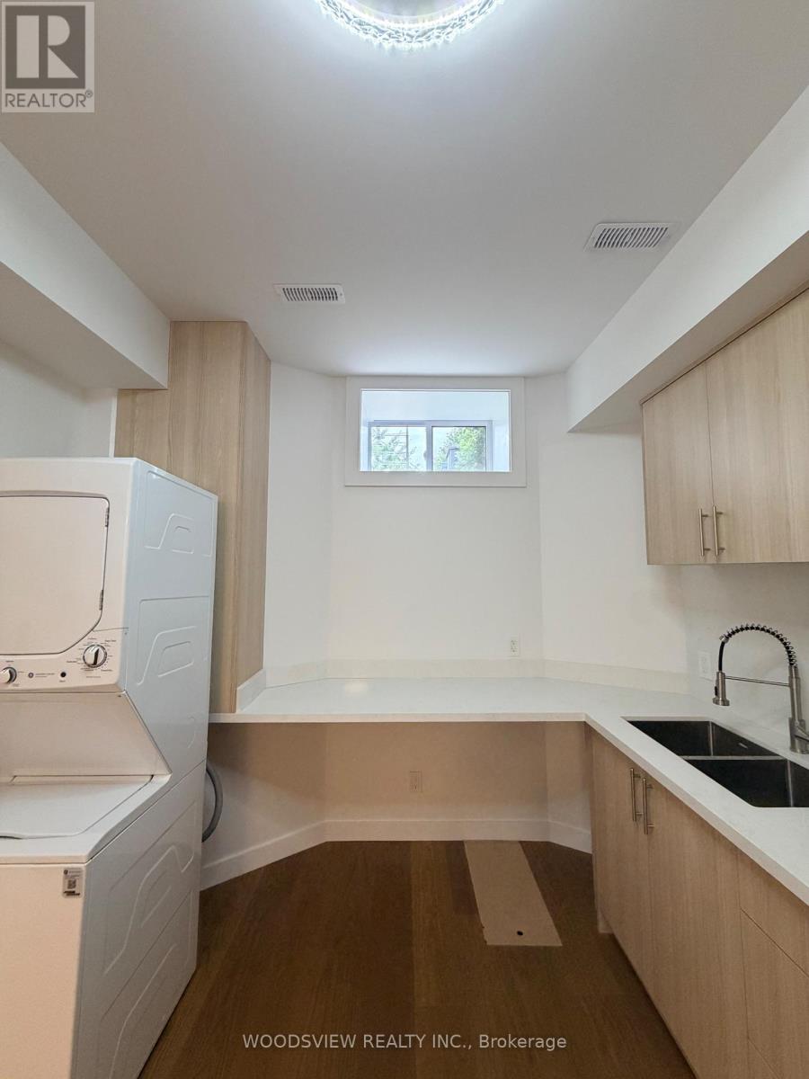 Lower - 152 Medland Street, Toronto, Ontario  M6P 2N5 - Photo 10 - W13796438
