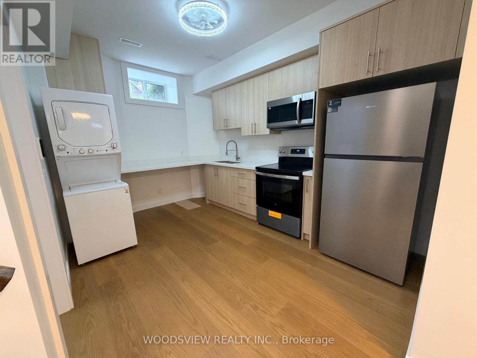 Lower - 152 Medland Street, Toronto, Ontario  M6P 2N5 - Photo 9 - W13796438