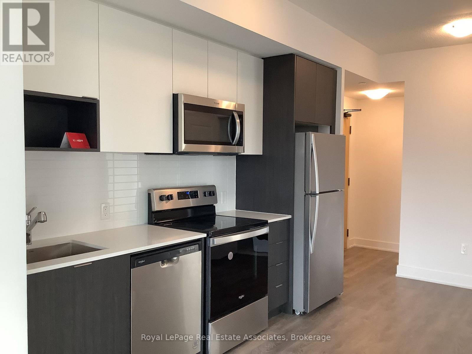 1004 - 202 BURNHAMTHORPE ROAD E