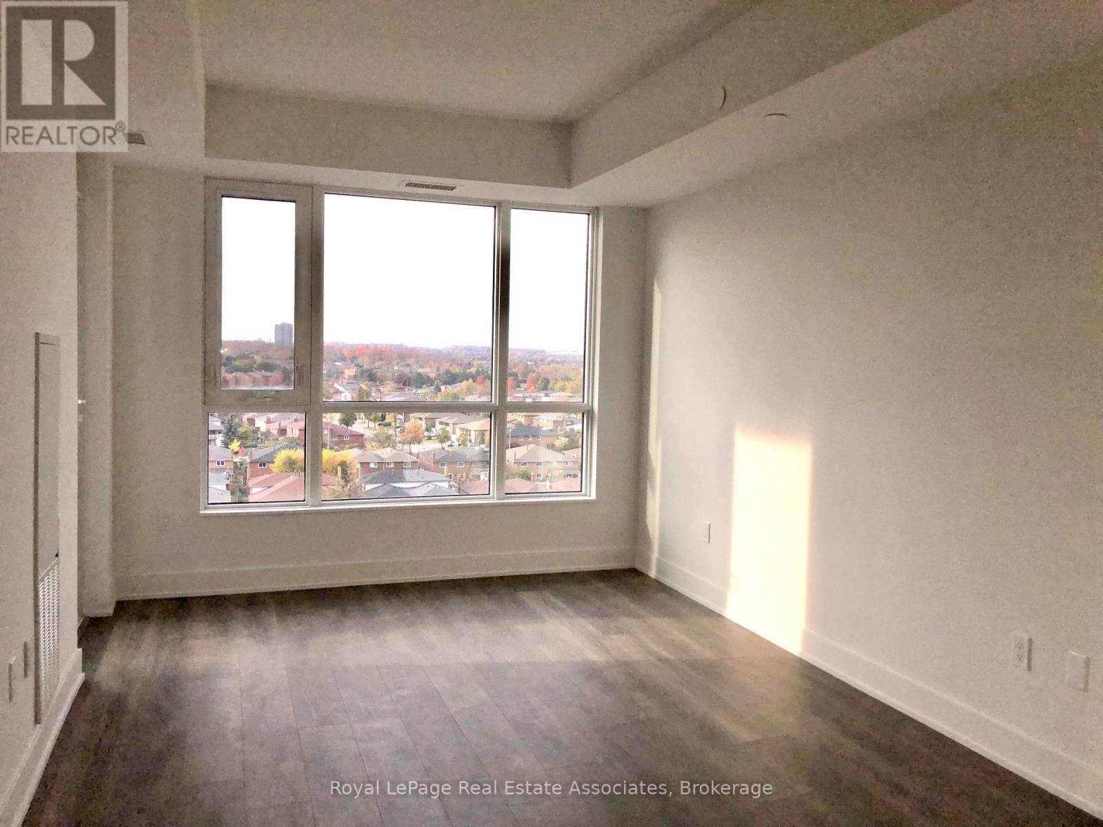 1004 - 202 Burnhamthorpe Road E, Mississauga, Ontario  L5A 4L4 - Photo 3 - W13796466