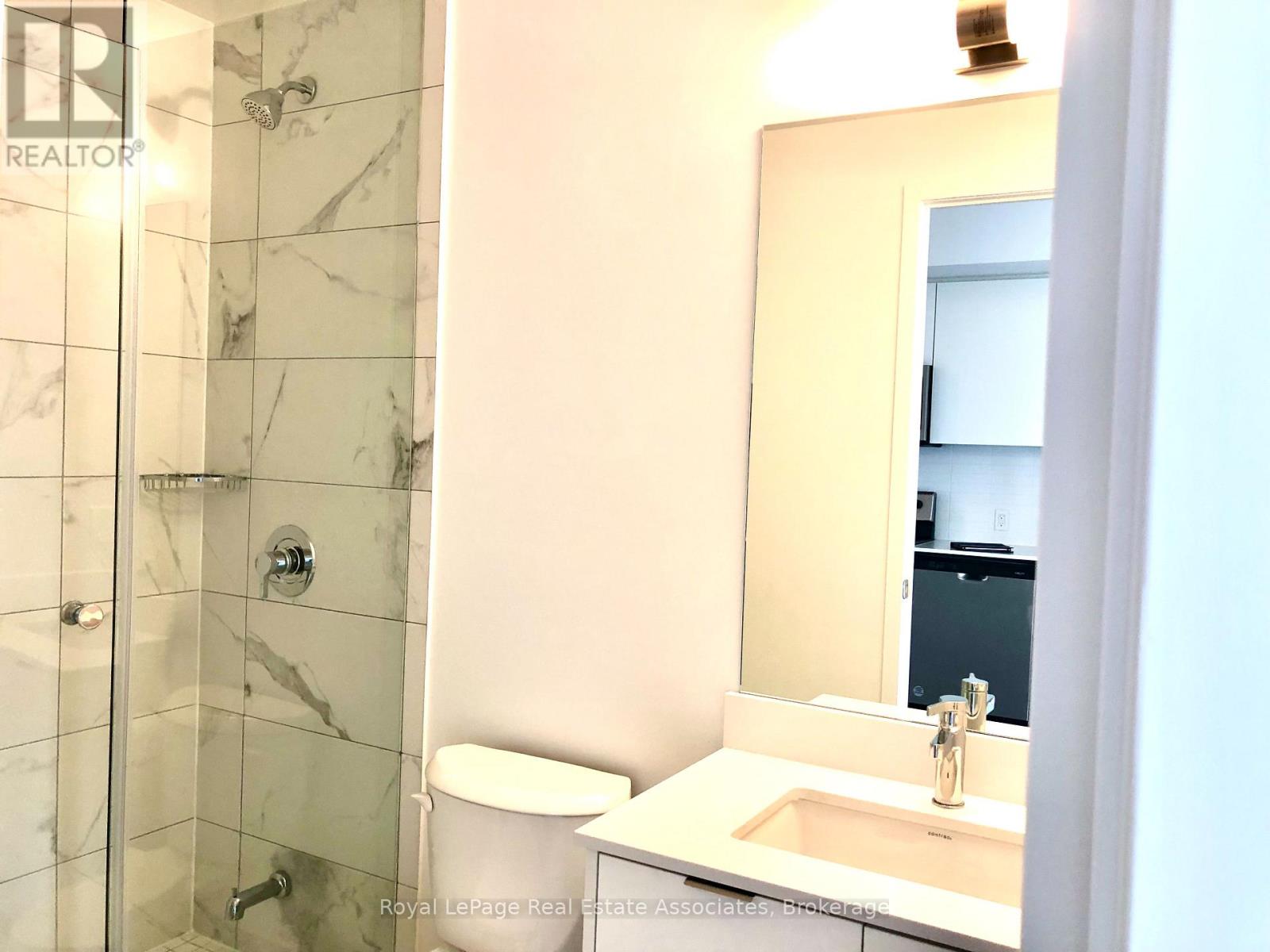 1004 - 202 Burnhamthorpe Road E, Mississauga, Ontario  L5A 4L4 - Photo 4 - W13796466