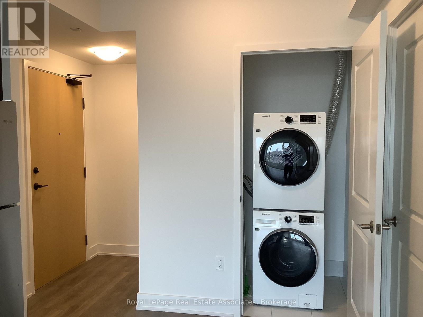 1004 - 202 Burnhamthorpe Road E, Mississauga, Ontario  L5A 4L4 - Photo 6 - W13796466