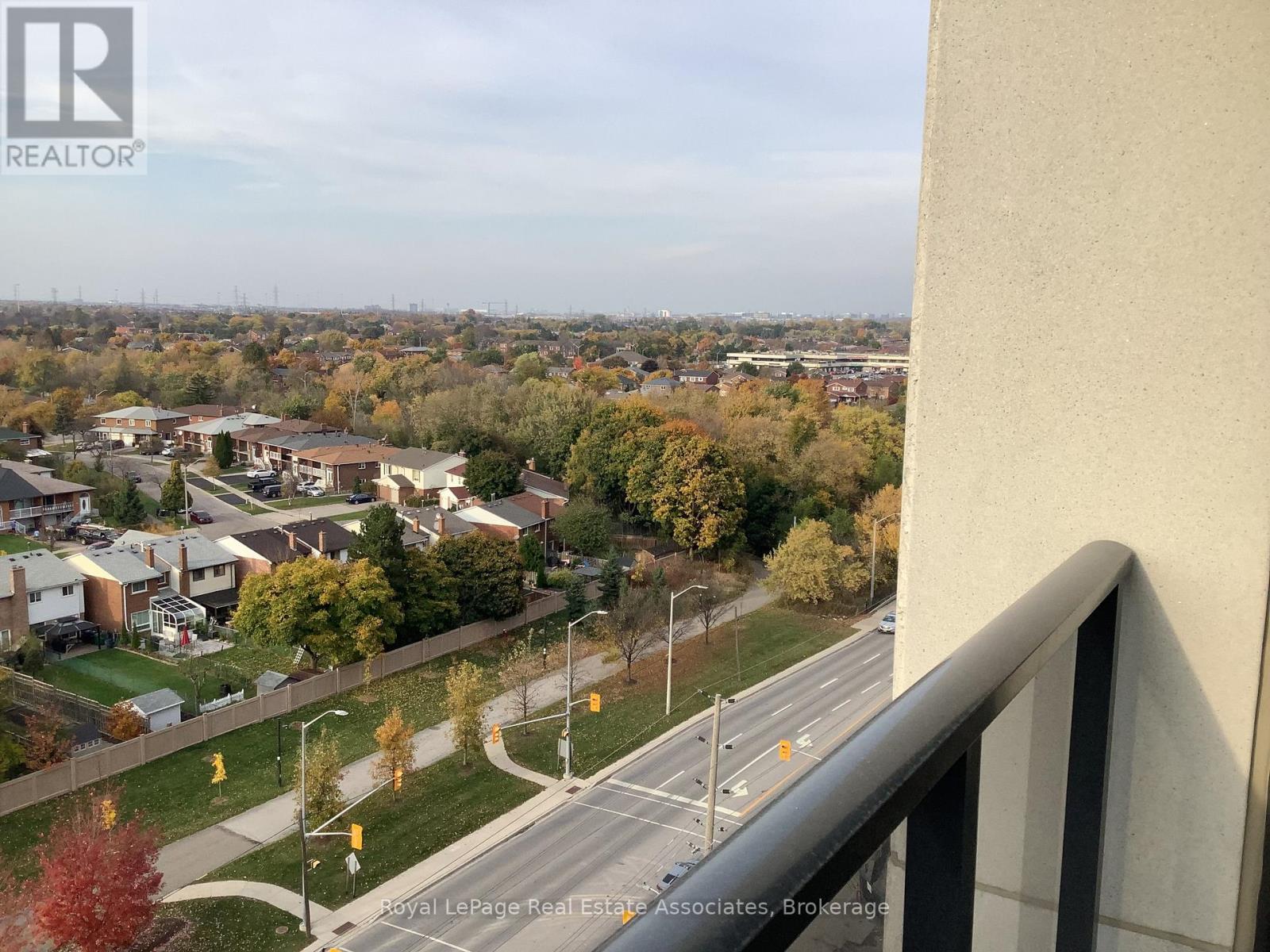 1004 - 202 Burnhamthorpe Road E, Mississauga, Ontario  L5A 4L4 - Photo 7 - W13796466