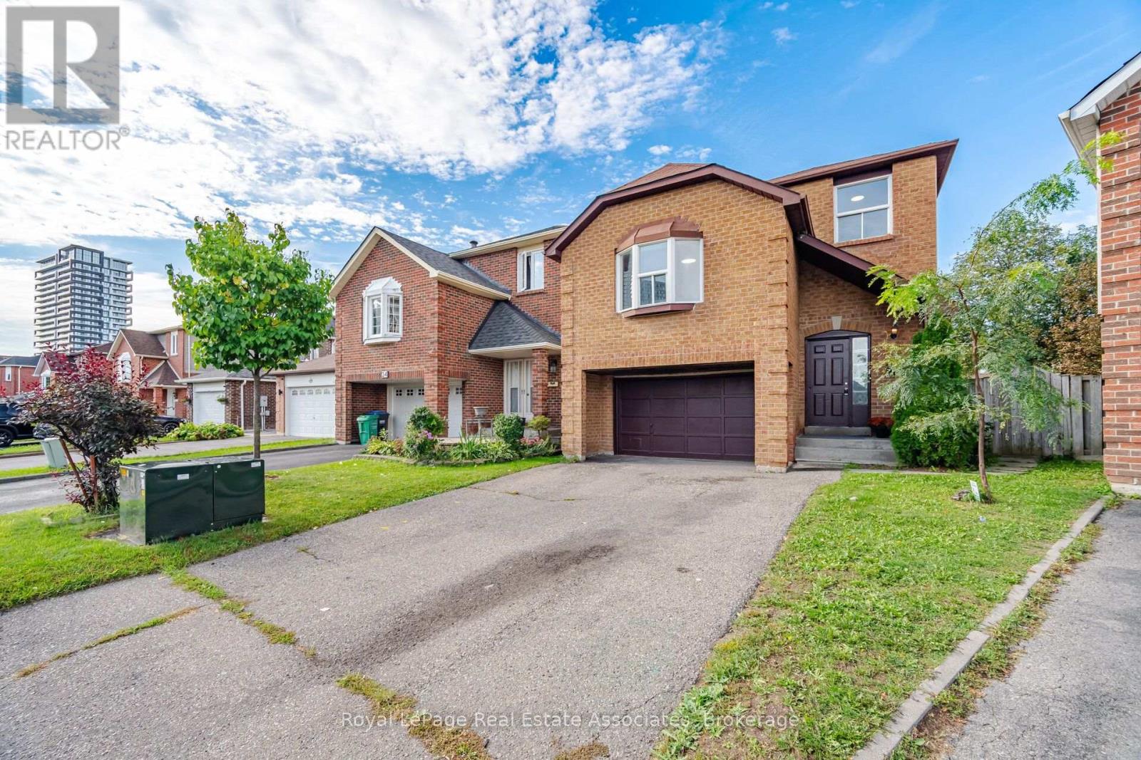 26 Sheldrake Court, Brampton, Ontario  L6Y 2W9 - Photo 3 - W13796482