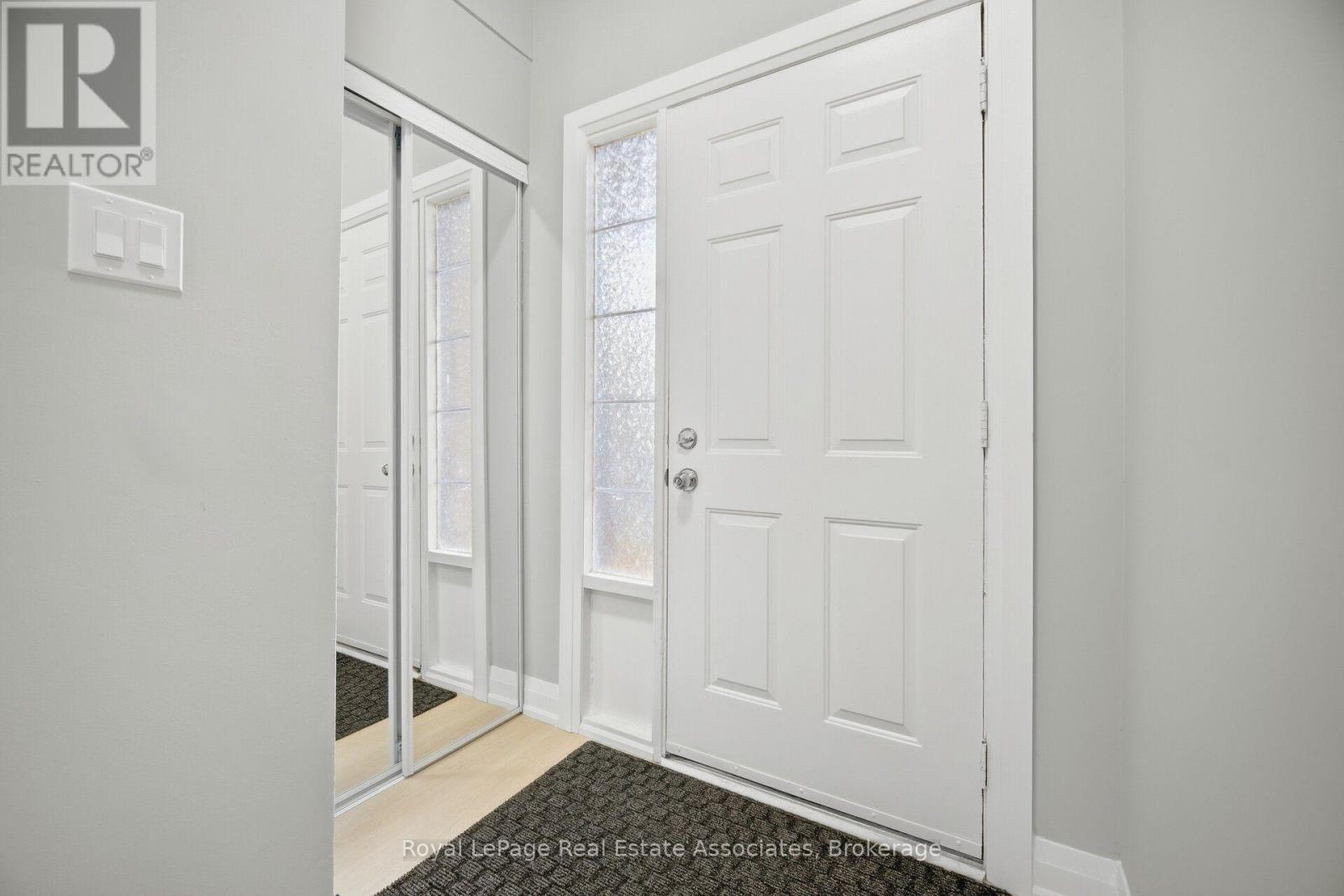 26 Sheldrake Court, Brampton, Ontario  L6Y 2W9 - Photo 5 - W13796482