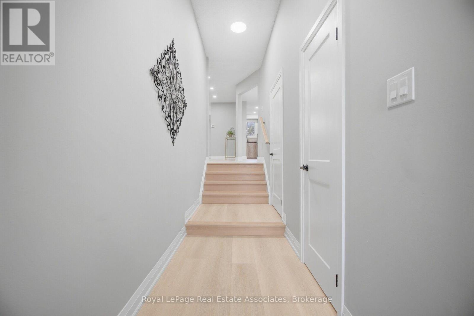 26 Sheldrake Court, Brampton, Ontario  L6Y 2W9 - Photo 8 - W13796482