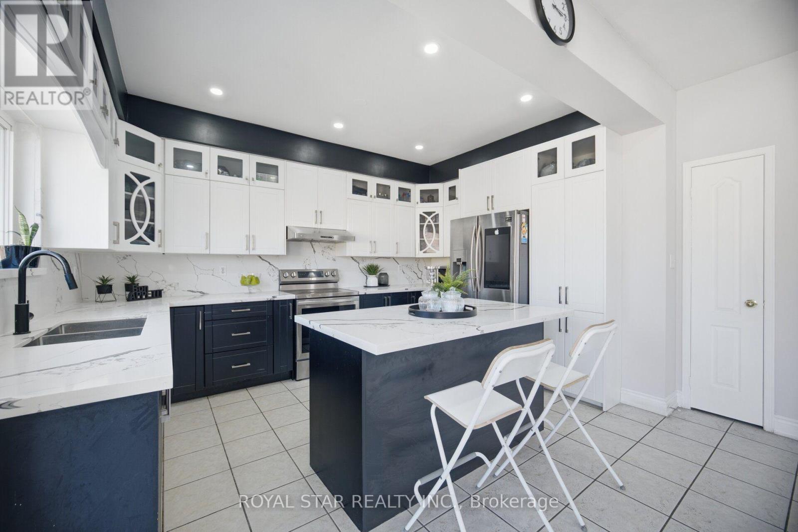 18 Summer Mist Court, Brampton, Ontario  L6R 2Z1 - Photo 10 - W13796638