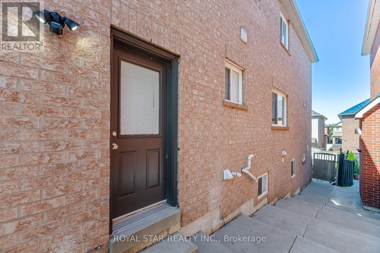 18 Summer Mist Court, Brampton, Ontario  L6R 2Z1 - Photo 47 - W13796638