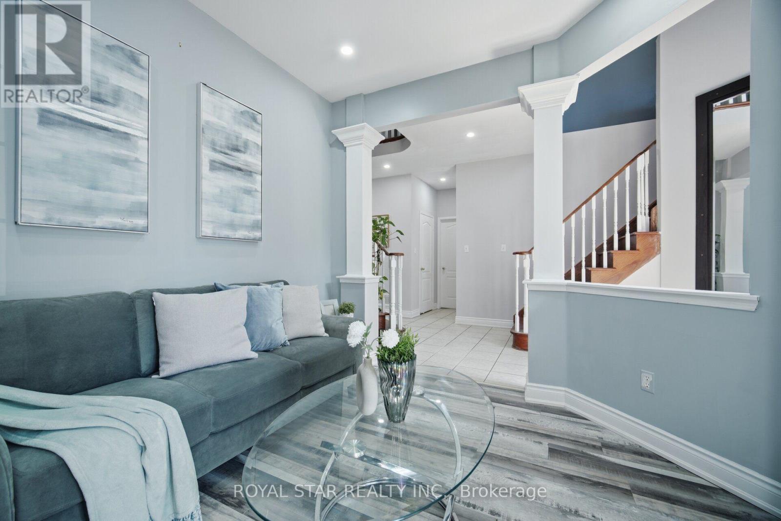 18 Summer Mist Court, Brampton, Ontario  L6R 2Z1 - Photo 8 - W13796638