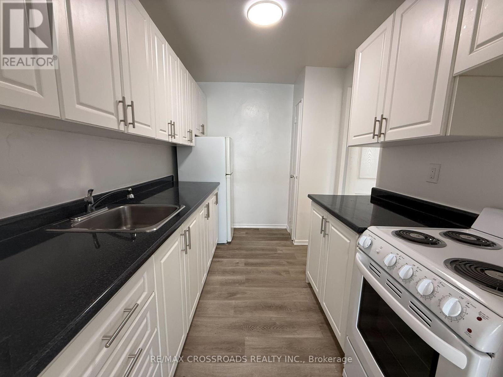 207 - 363 Lakeshore Road E, Mississauga, Ontario  L5G 1H7 - Photo 5 - W13796690