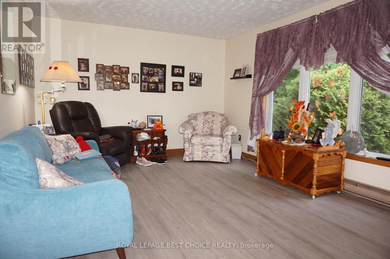 877562 BASS LAKE ROAD photo 5