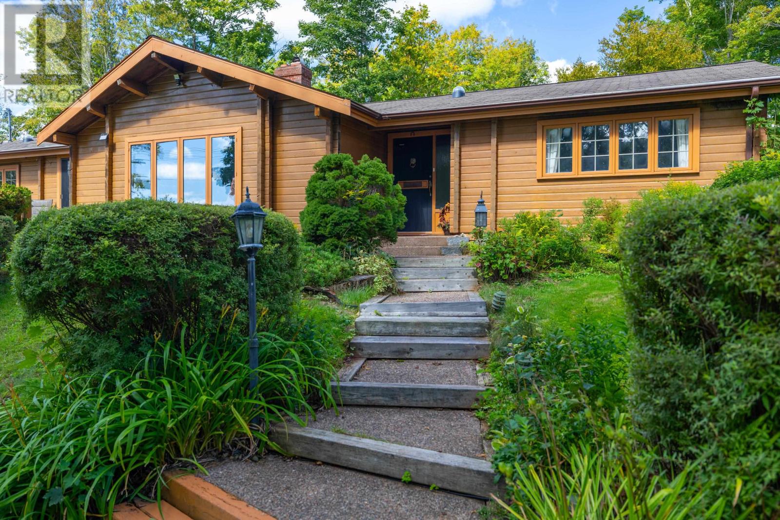 227 Keppoch Road, Stratford, Prince Edward Island  C1B 2J5 - Photo 6 - 202623627