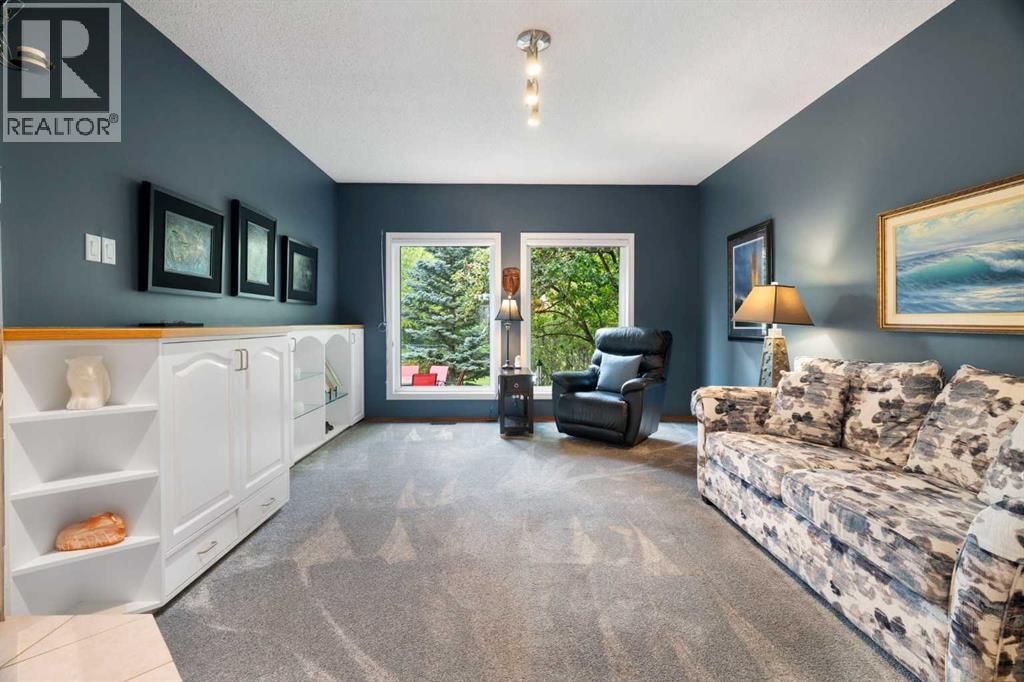 190 Woodpark Circle SW, Calgary, Alberta T2W 6G1 - Photo 12 - A2345617