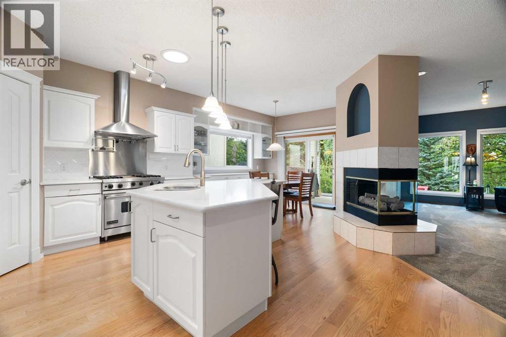 190 Woodpark Circle SW, Calgary, Alberta T2W 6G1 - Photo 3 - A2345617