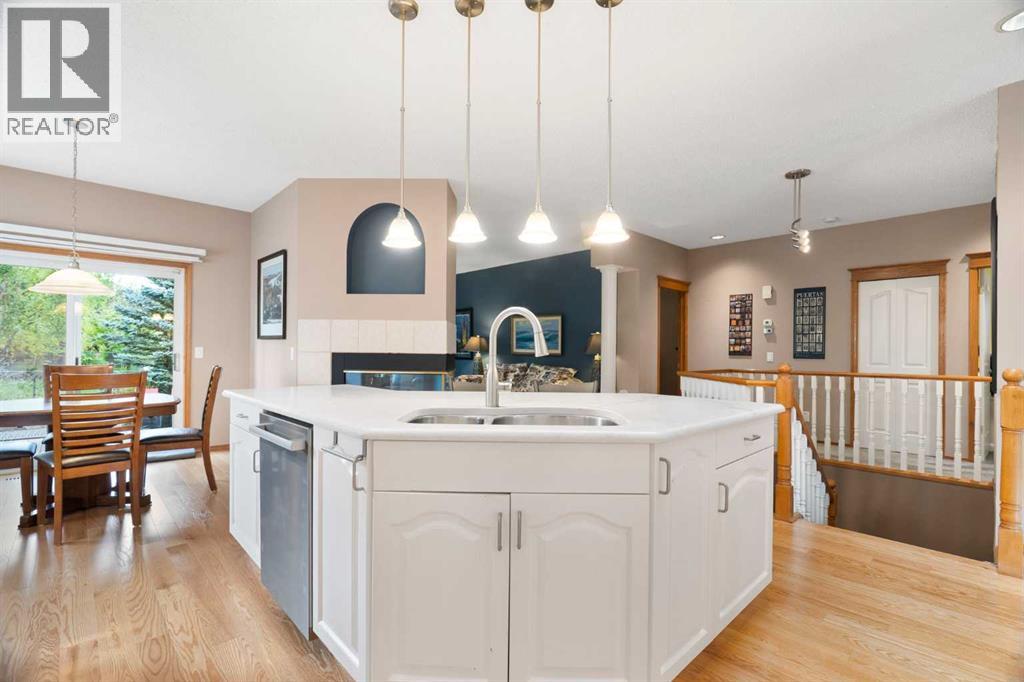 190 Woodpark Circle SW, Calgary, Alberta T2W 6G1 - Photo 7 - A2345617