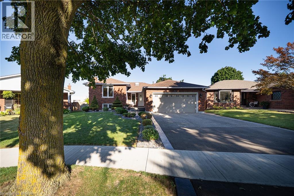 15 Fox Run, Brantford, Ontario  N3R 7P9 - Photo 2 - 40863704