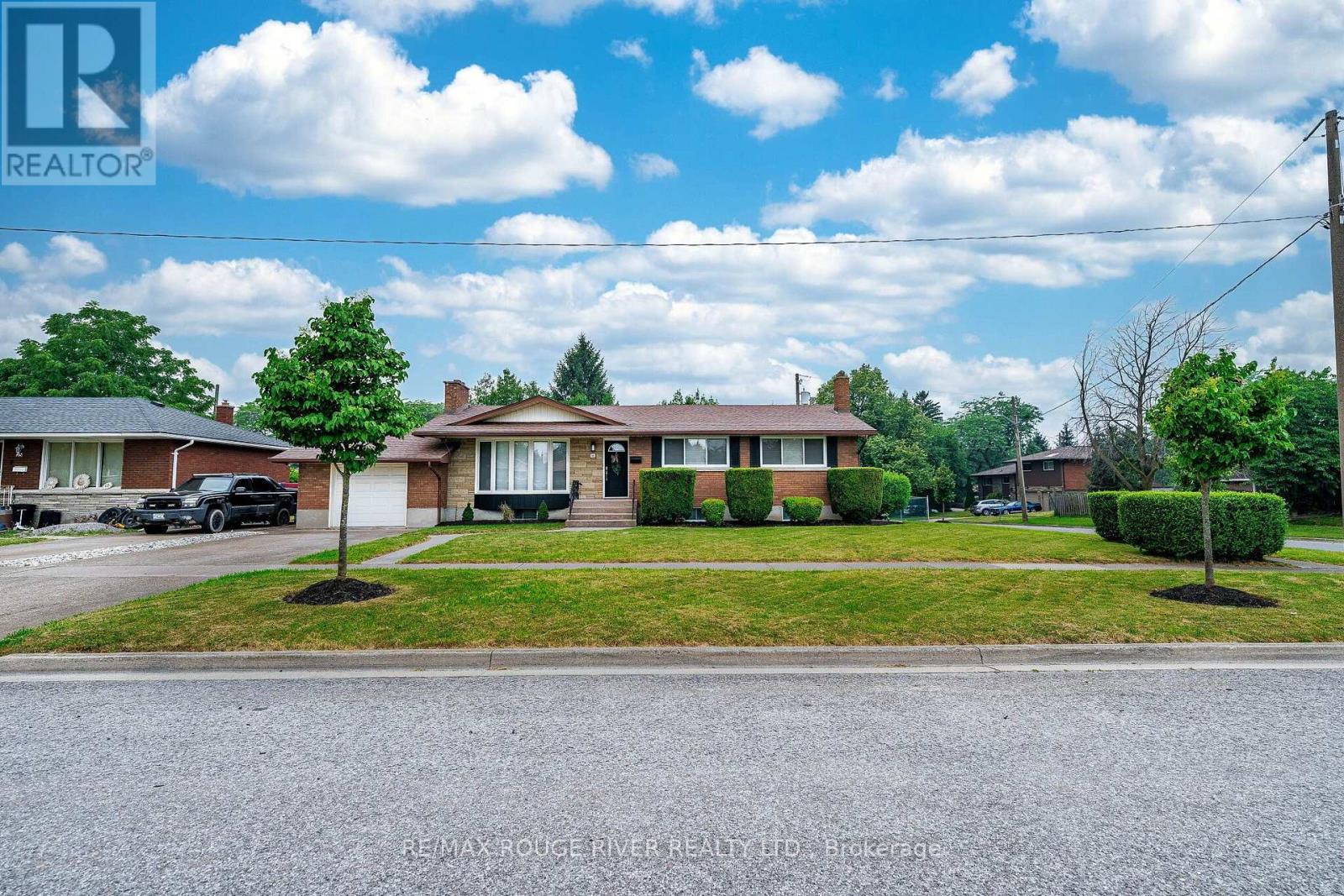 25 Clearview Heights, St. Catharines, Ontario  L2T 2W2 - Photo 2 - X13658856