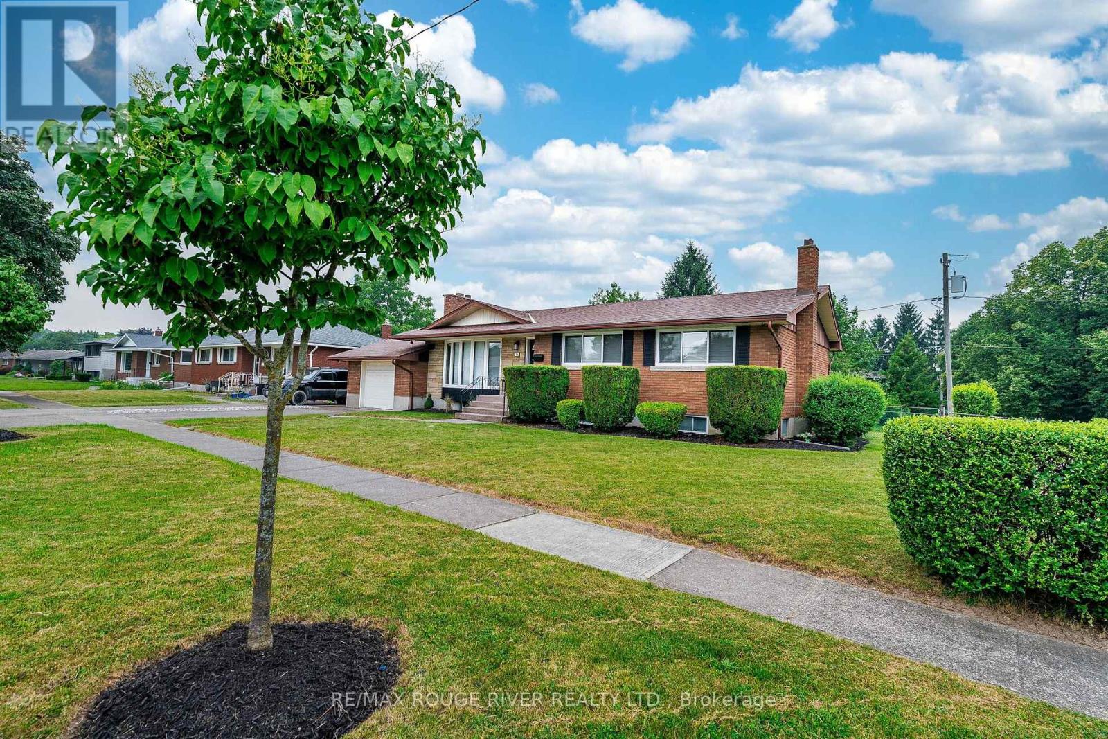 25 Clearview Heights, St. Catharines, Ontario  L2T 2W2 - Photo 3 - X13658856