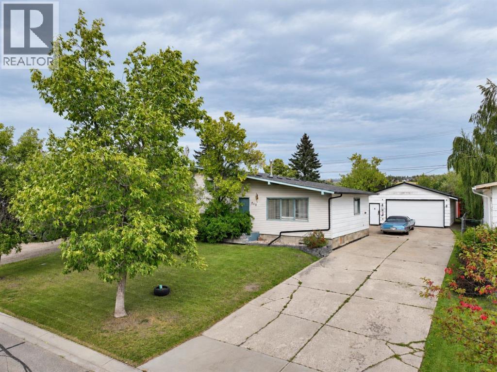 508 7 Avenue, Beaverlodge, Alberta T0H 0C0 - Photo 1 - A2343525