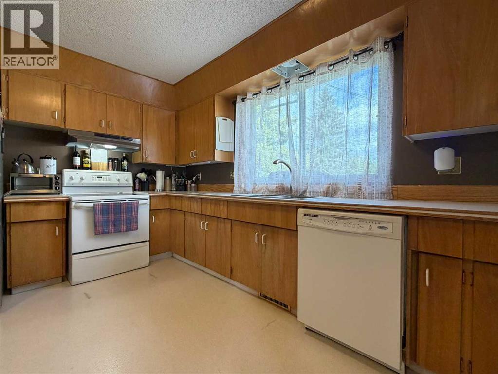 508 7 Avenue, Beaverlodge, Alberta T0H 0C0 - Photo 16 - A2343525