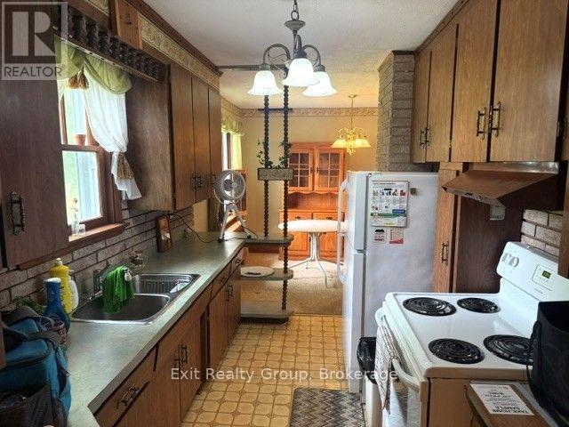 593 County Rd 28, Prince Edward County (Ameliasburg Ward), Ontario  K8N 4Z7 - Photo 11 - X13796792